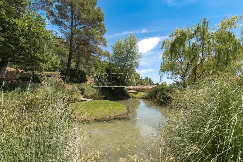 Propriété - 305 m² - 10 pièces