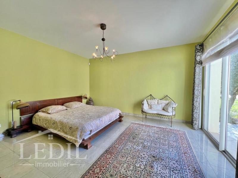 Maison - 207 m² - 5 pièces