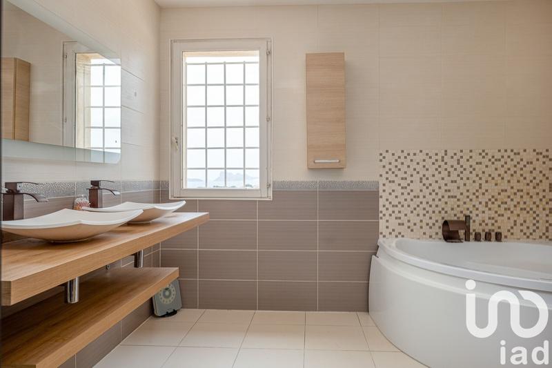 Maison - 350 m² - 10 pièces