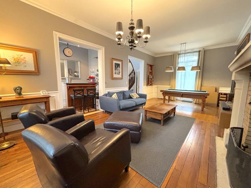 Maison - 207 m² - 7 pièces