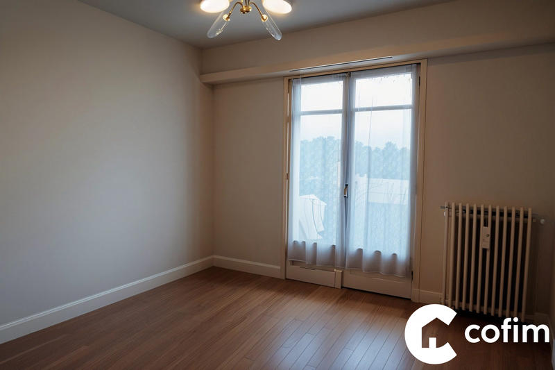 Maison - 242 m² - 9 pièces