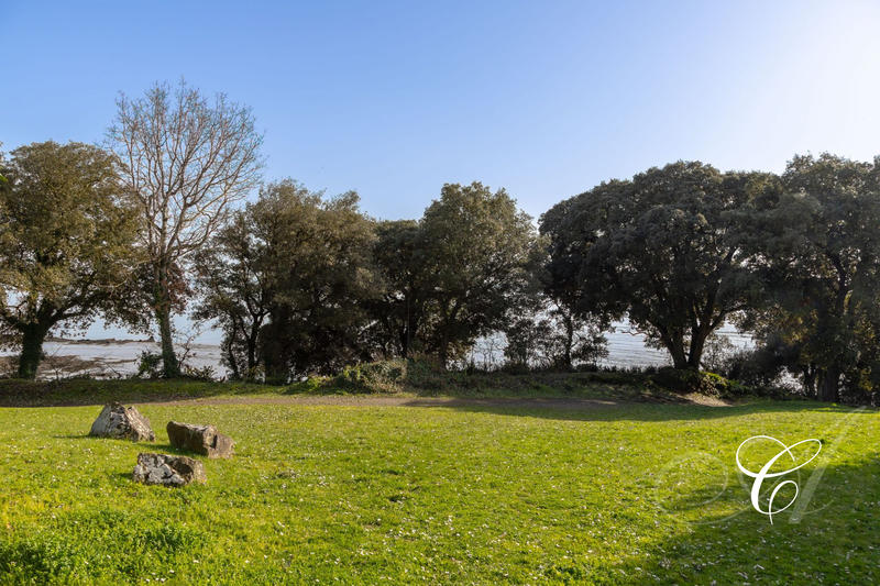 Maison traditionnelle - 171 m² - 7 pièces