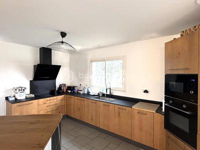 Maison traditionnelle - 155 m² - 6 pièces