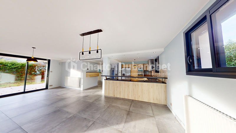 Maison - 245 m² - 9 pièces