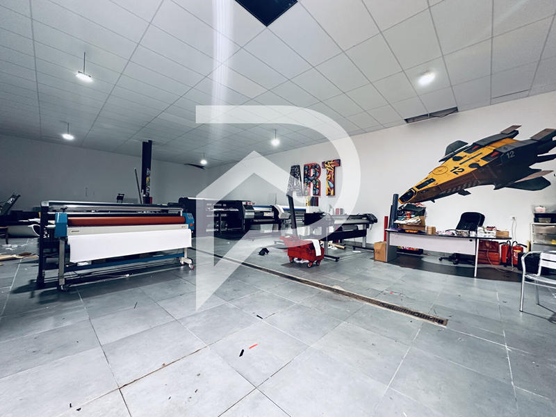 Local d'activité / Entrepôt - 190 m²