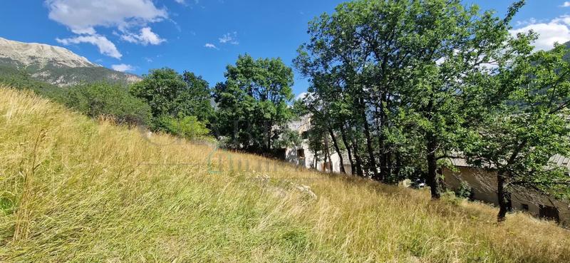 Terrain constructible - 950 m²