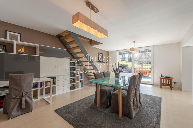 Maison - 202 m² - 8 pièces