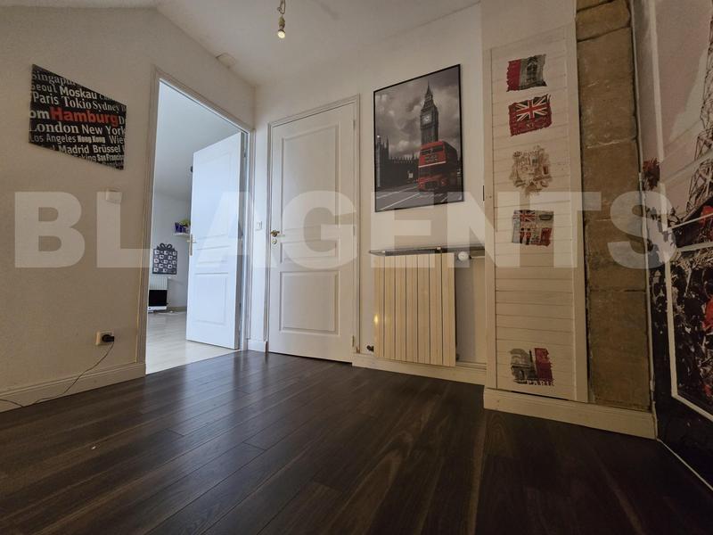 Maison - 260 m² - 10 pièces