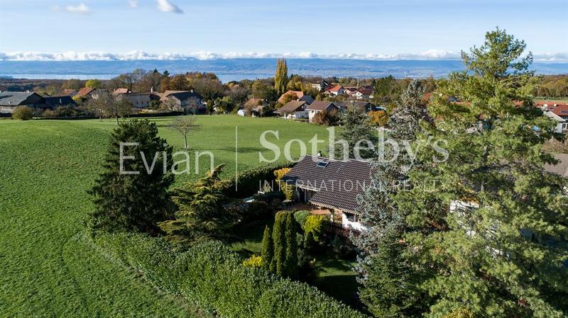 Maison - 256 m² - 10 pièces