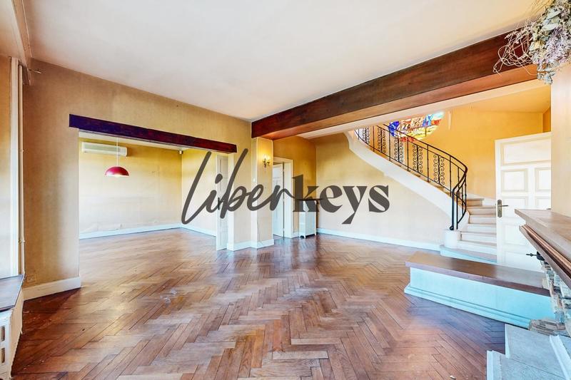 Villa - 240 m² - 5 pièces