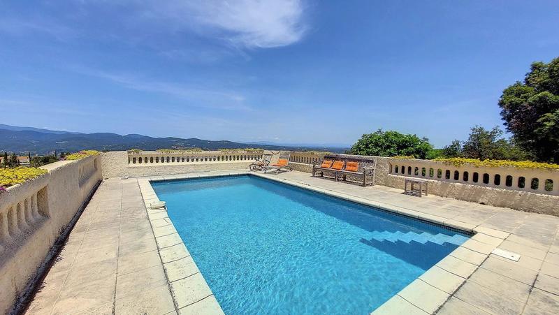 Maison - 210 m² - 7 pièces