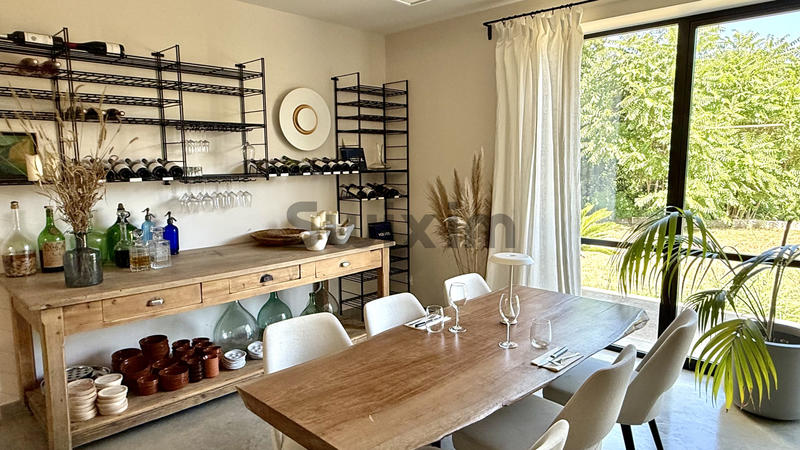 Mas - 340 m² - 8 pièces