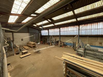 Entrepôt - 770 m² - 5 pièces