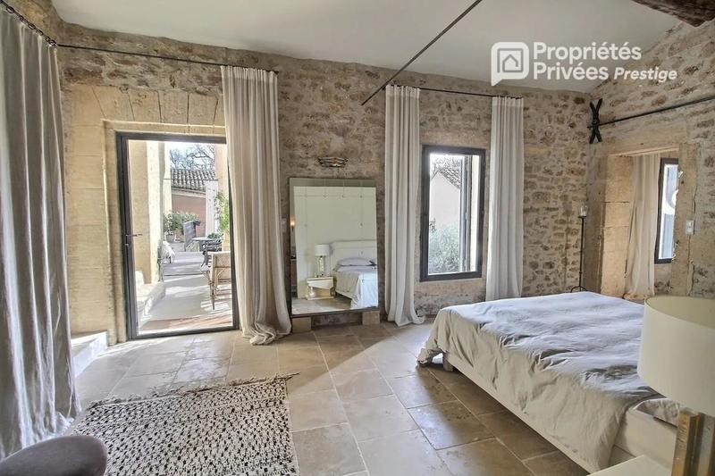 Demeure - 330 m² - 11 pièces