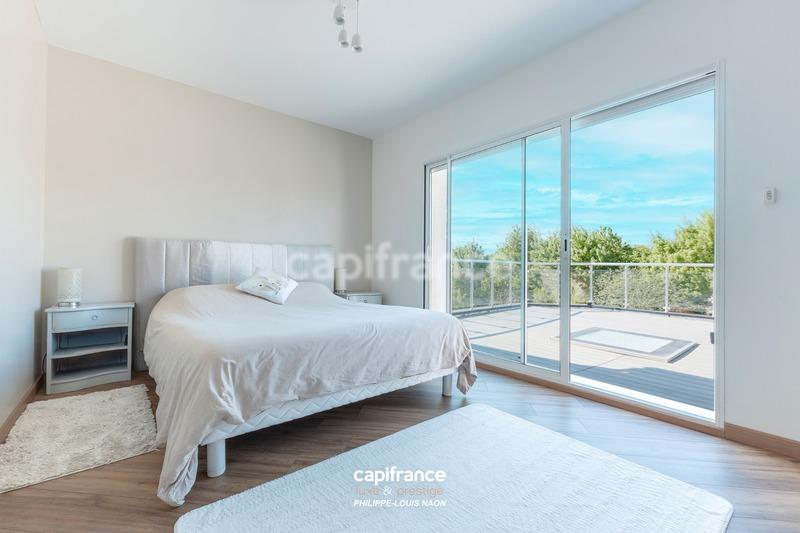 Maison - 260 m² - 8 pièces