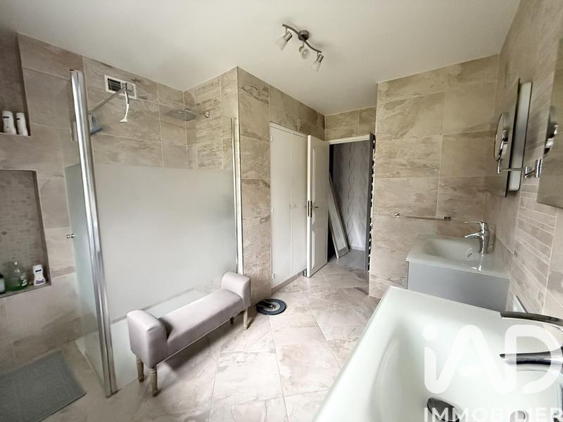 Maison - 323 m² - 9 pièces