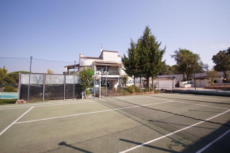 Maison - 280 m² - 7 pièces