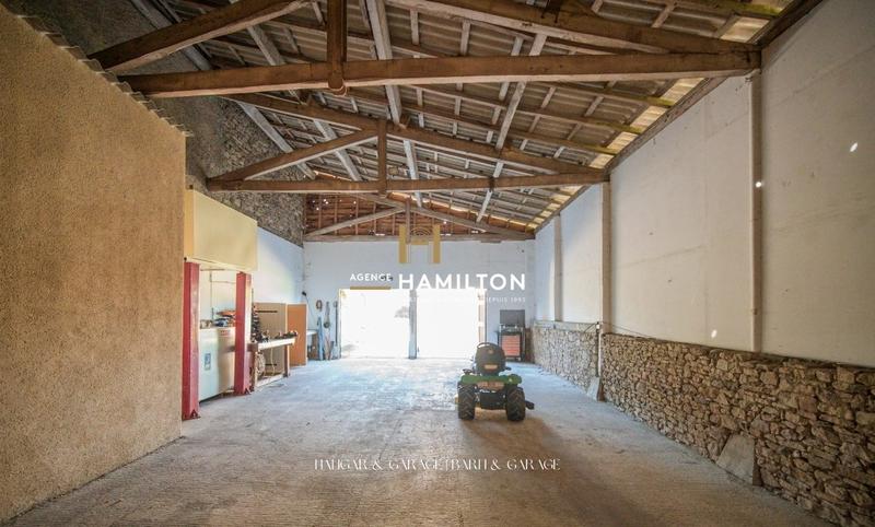 Propriété - 245 m² - 9 pièces