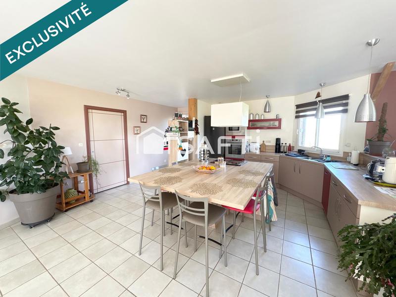 Maison - 220 m² - 8 pièces