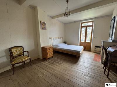 Maison traditionnelle - 177 m² - 7 pièces