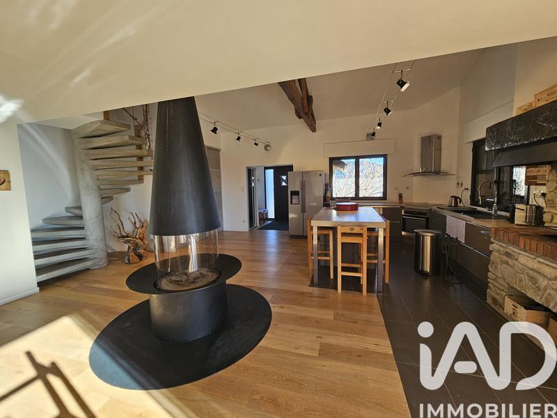 Châlet - 375 m² - 10 pièces