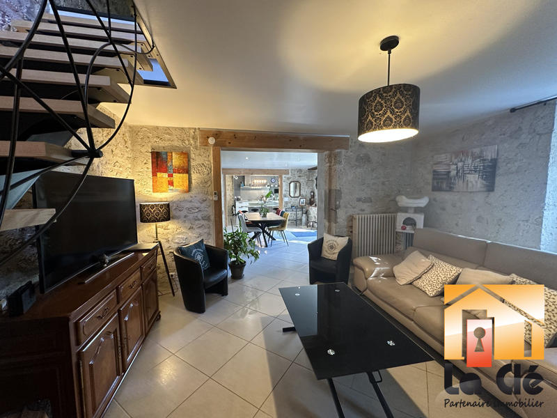 Maison ancienne - 286 m² - 8 pièces