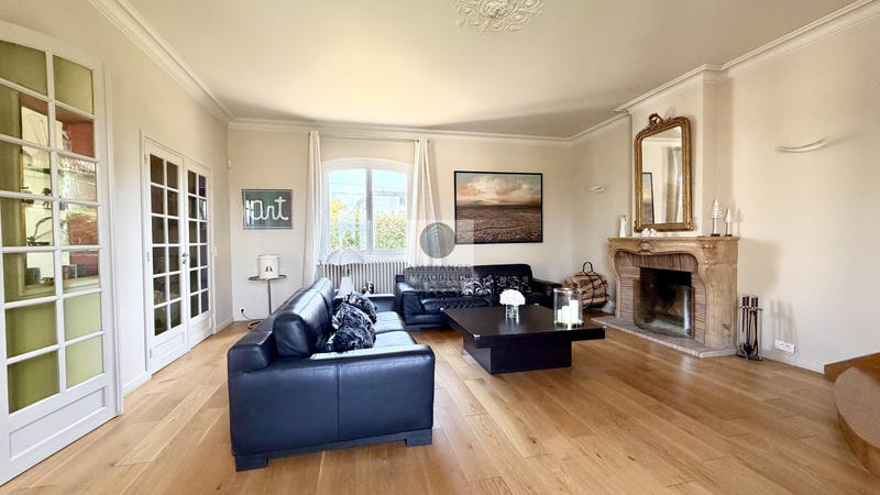 Maison - 284 m² - 8 pièces