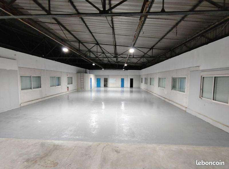 Local commercial - 819 m²