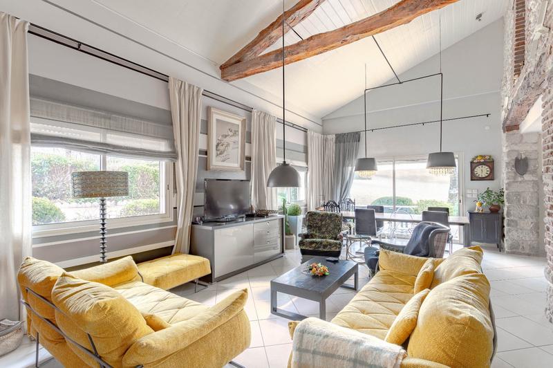 Propriété - 374 m² - 15 pièces