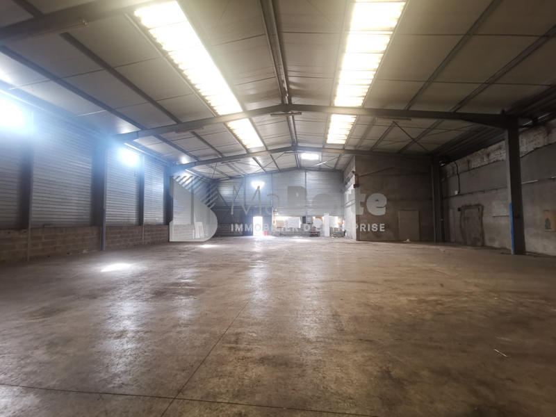 Local d'activités - 2 450 m² - 1 pièce