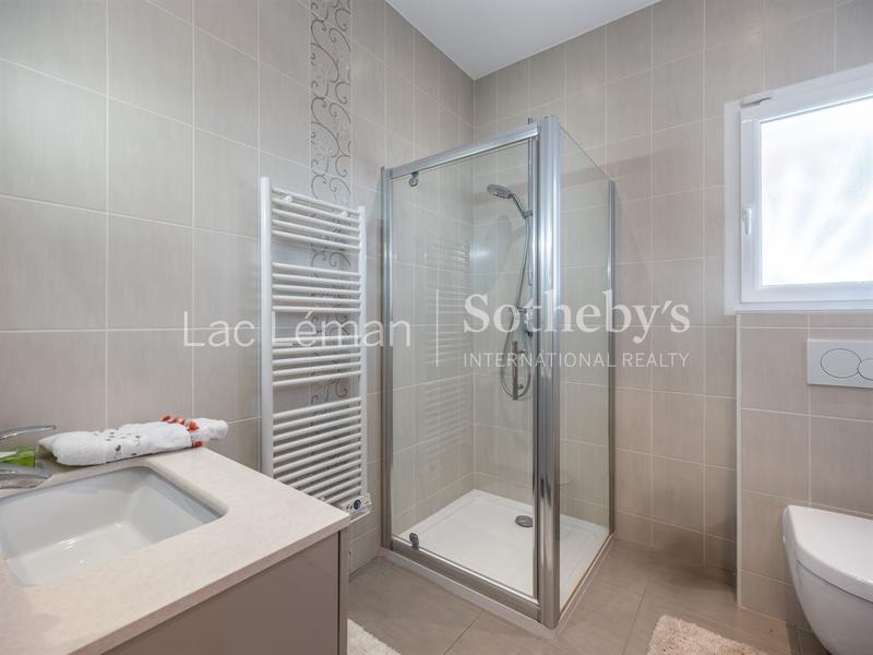 Maison - 312 m² - 9 pièces