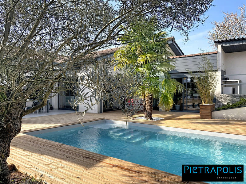 Maison - 140 m² - 5 pièces