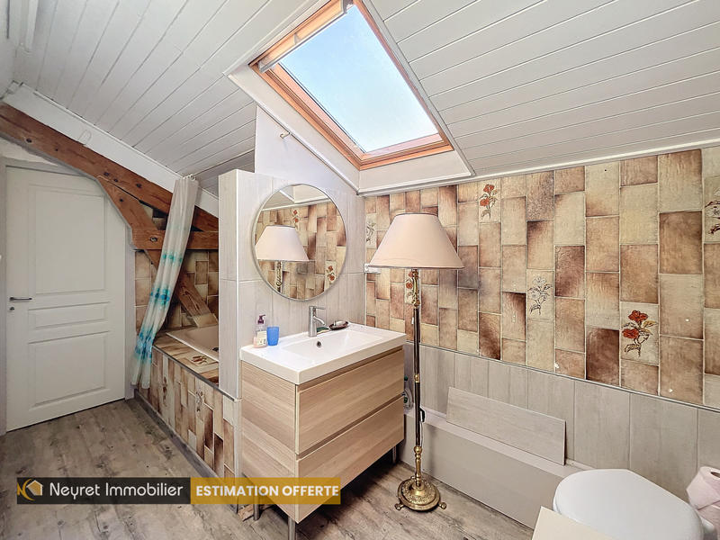 Maison - 220 m² - 7 pièces