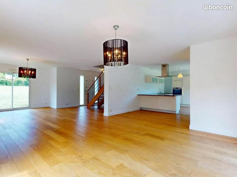 Maison - 195 m² - 8 pièces