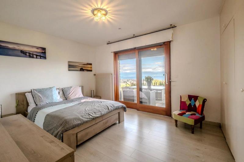 Propriété - 216 m² - 9 pièces