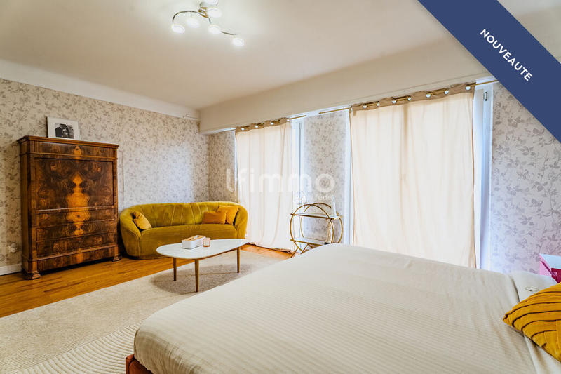 Maison - 225 m² - 7 pièces