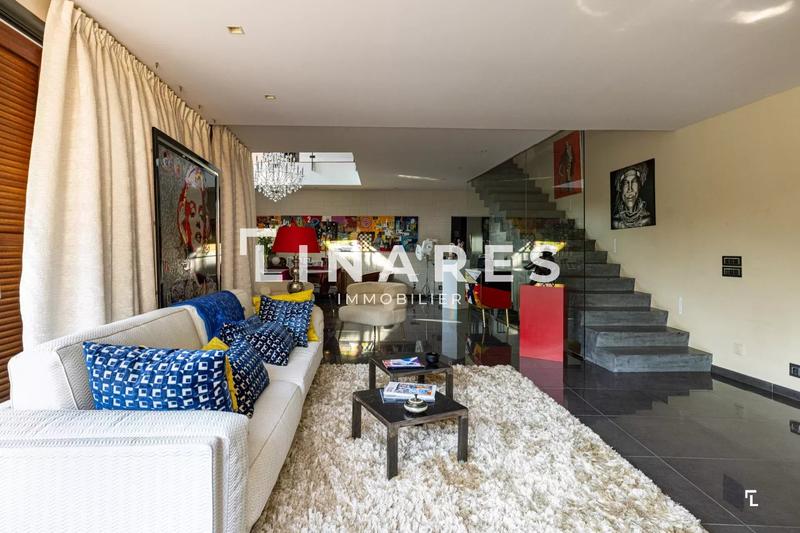 Villa - 252 m² - 6 pièces