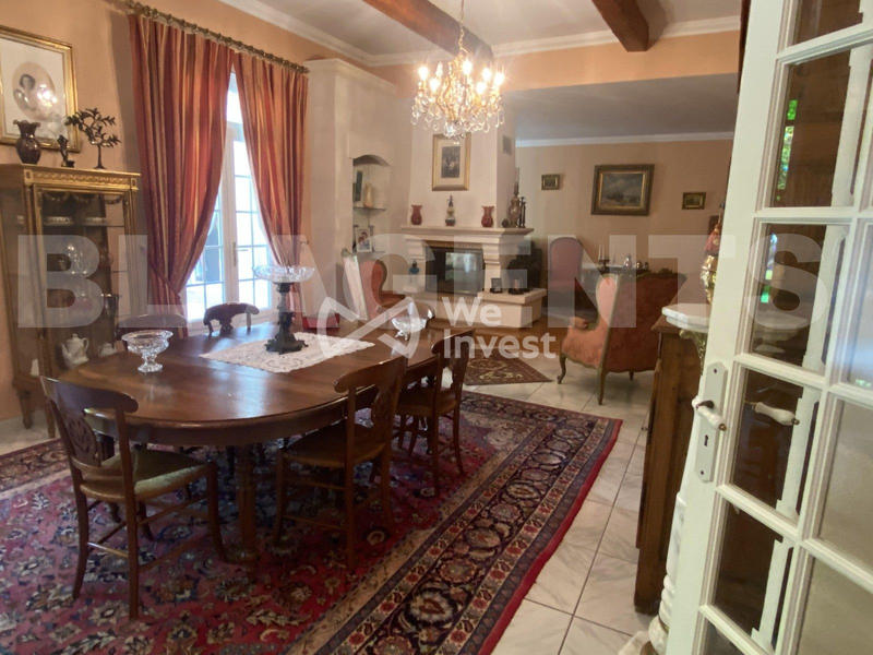 Maison - 273 m² - 8 pièces