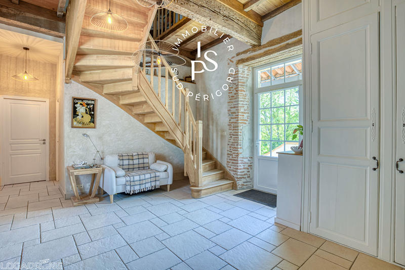 Maison - 666 m² - 20 pièces