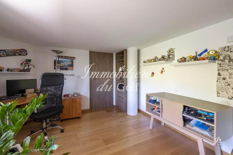 Villa - 232 m² - 6 pièces