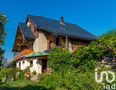 Maison - 166 m² - 9 pièces