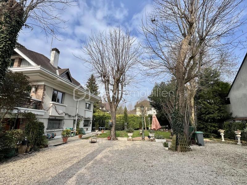 Maison d'architecte - 212 m² - 7 pièces