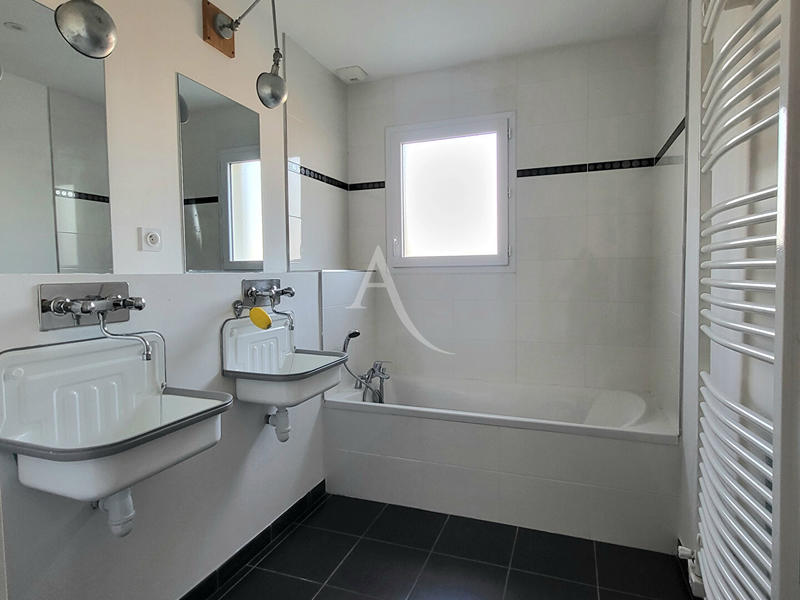 Maison - 137 m² - 6 pièces