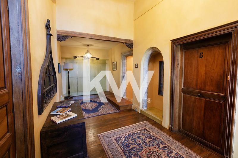 Maison - 680 m² - 18 pièces