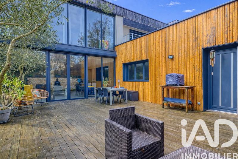 Maison de maîtres - 242 m² - 7 pièces