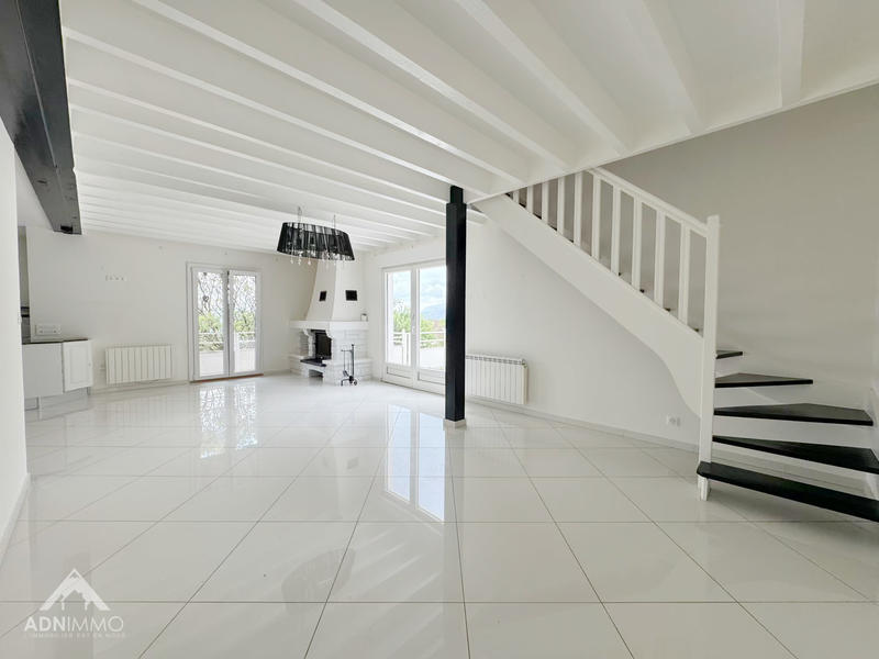 Maison - 204 m² - 5 pièces