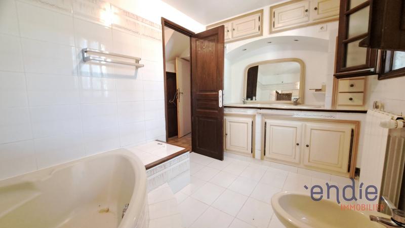 Maison - 180 m² - 5 pièces