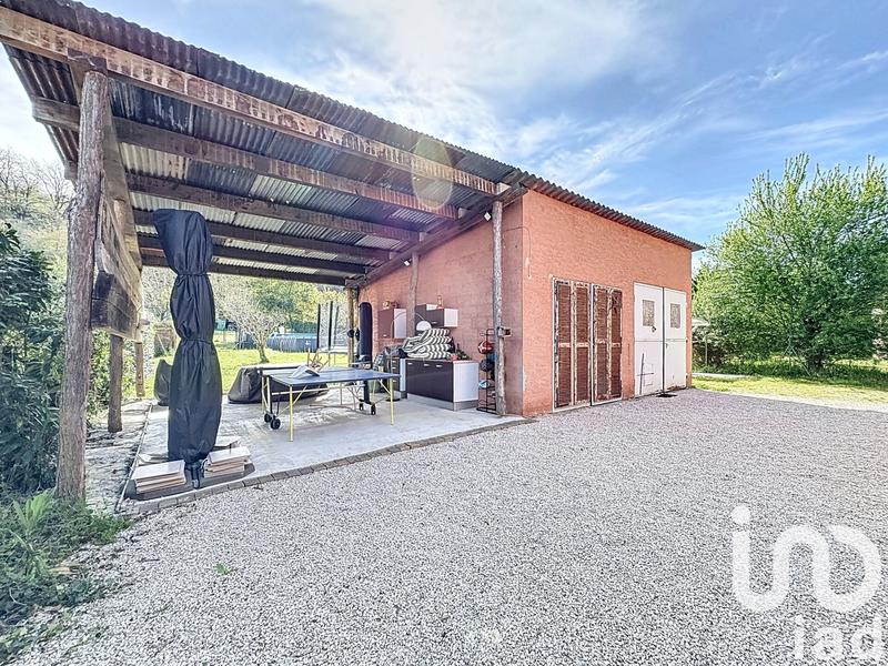 Maison - 231 m² - 9 pièces