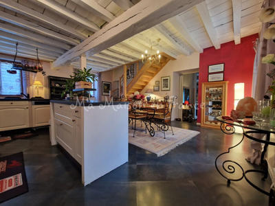 Maison - 210 m² - 9 pièces