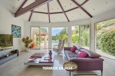 Maison - 240 m² - 9 pièces